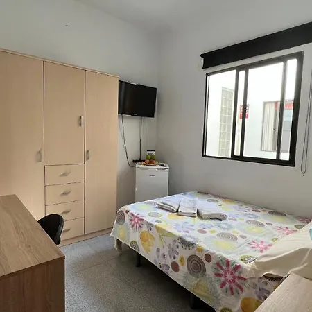Central, Quiet And Comfortable Room, Breakfast Apartment *