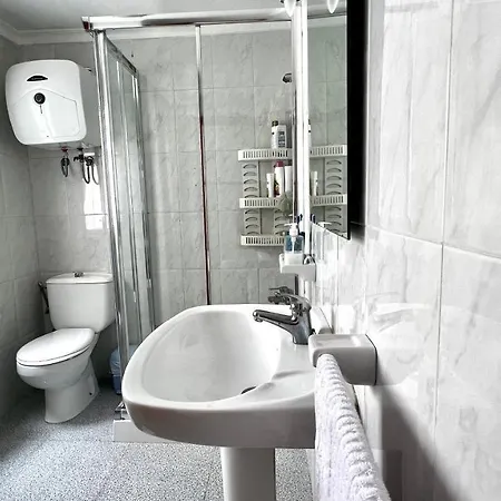 Central, Quiet And Comfortable Room, Breakfast Apartment